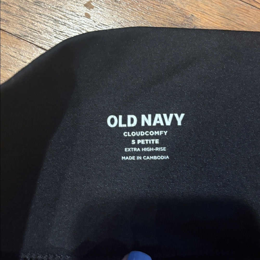 Old Navy Black Flared Yoga Pants - Picture 3 of 3